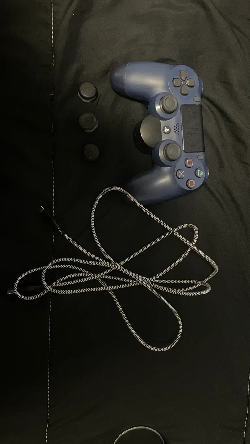 PlayStation 4 (PS4) Controller - Blue image indicator(2)