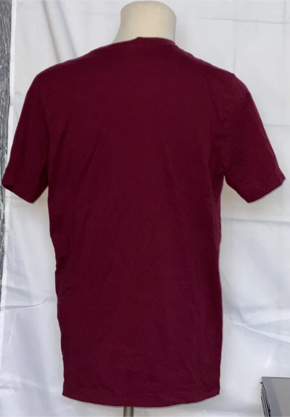 Burgundy canvas T-shirt image indicator(4)