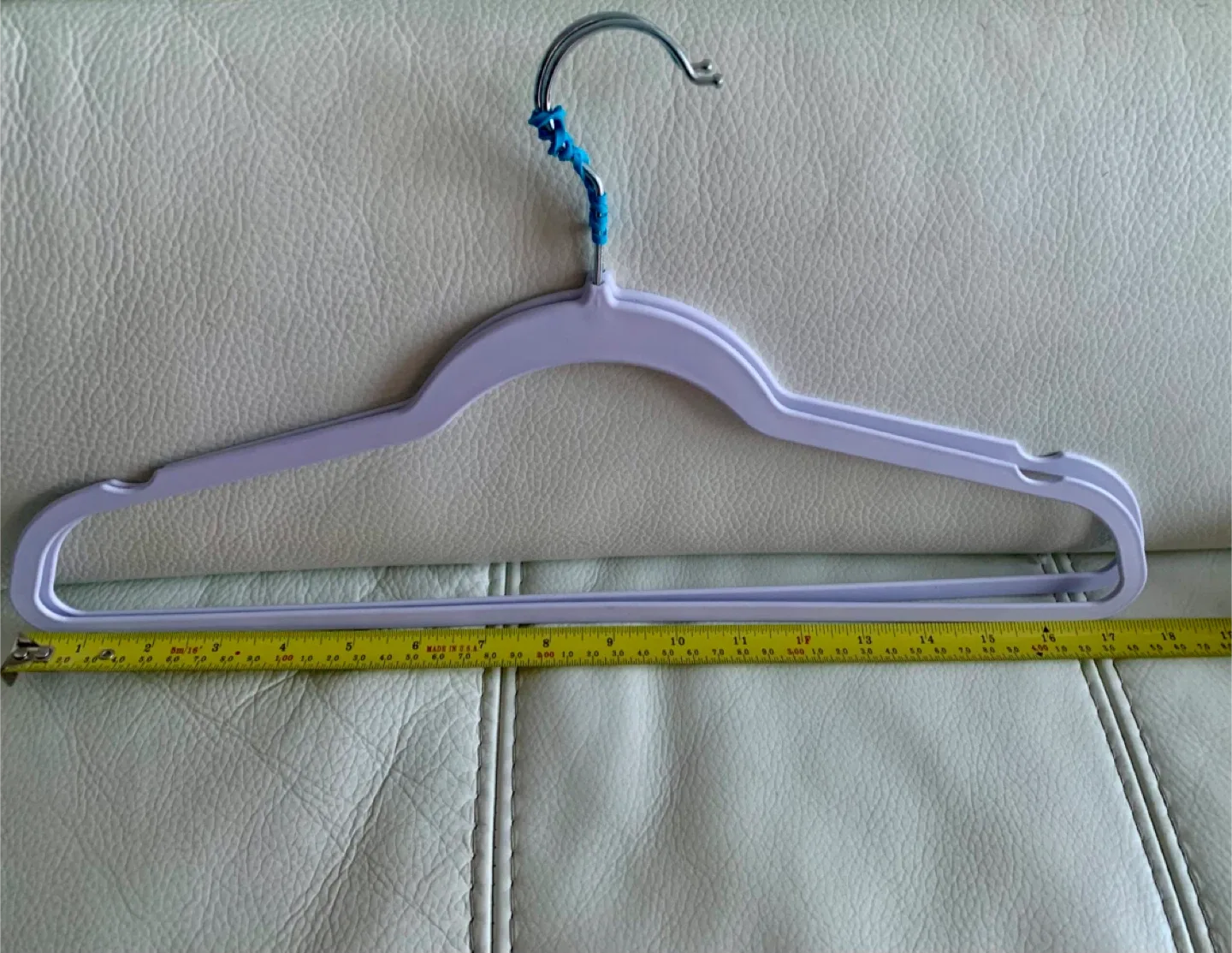 💜 Lot of 82 Slim/Skinny Clothes Hangers image indicator(4)