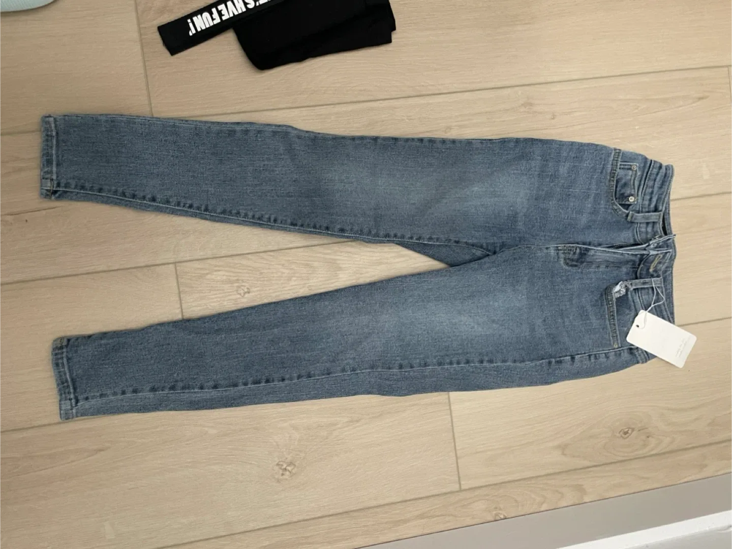 Korean brand Modifit Jeans - Size XS last offer image indicator(2)