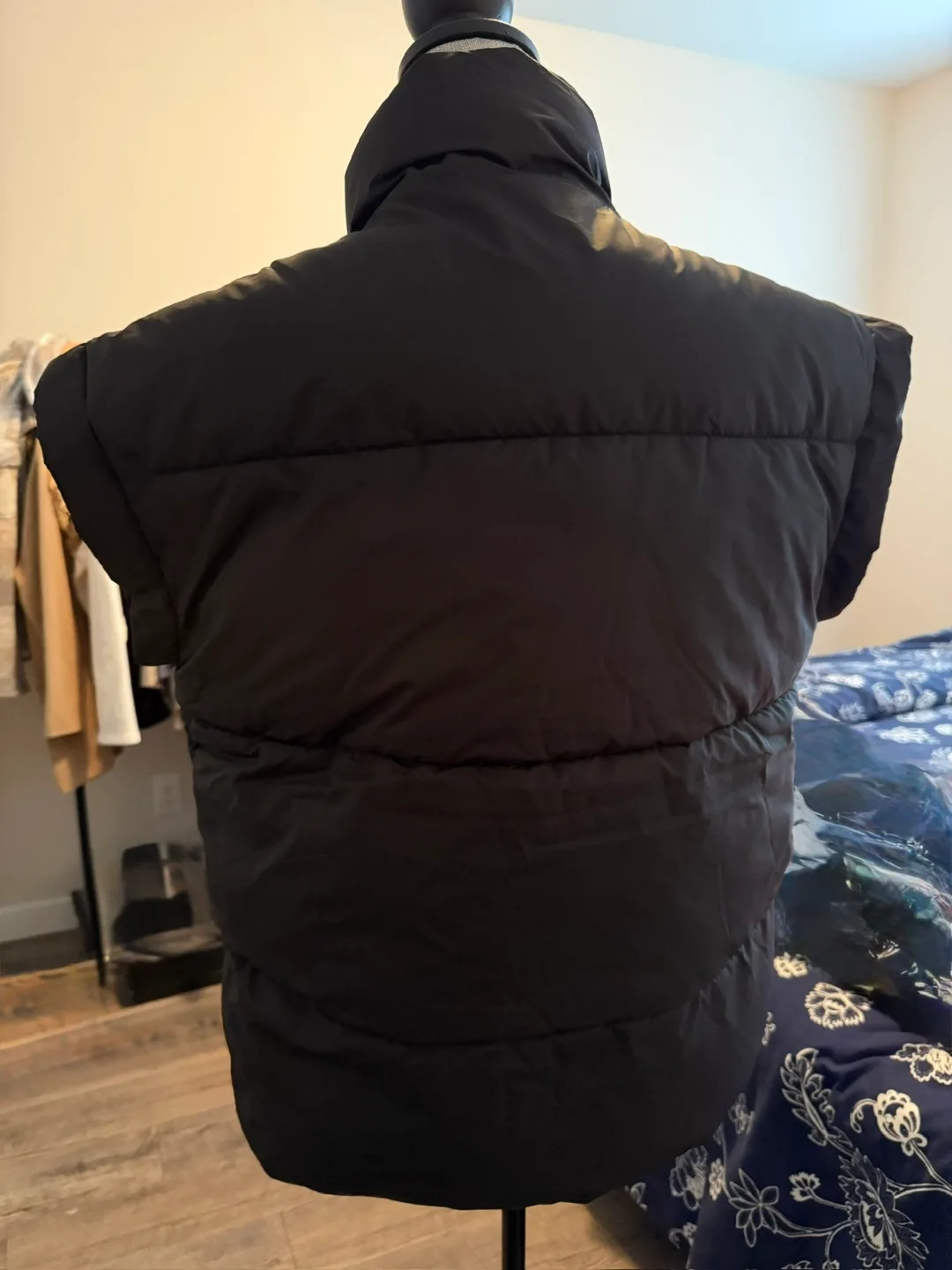 Puffer Vest - Black image indicator(2)