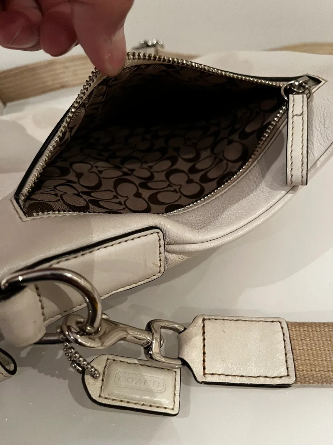 Coach Leather Crossbody Bag image indicator(6)