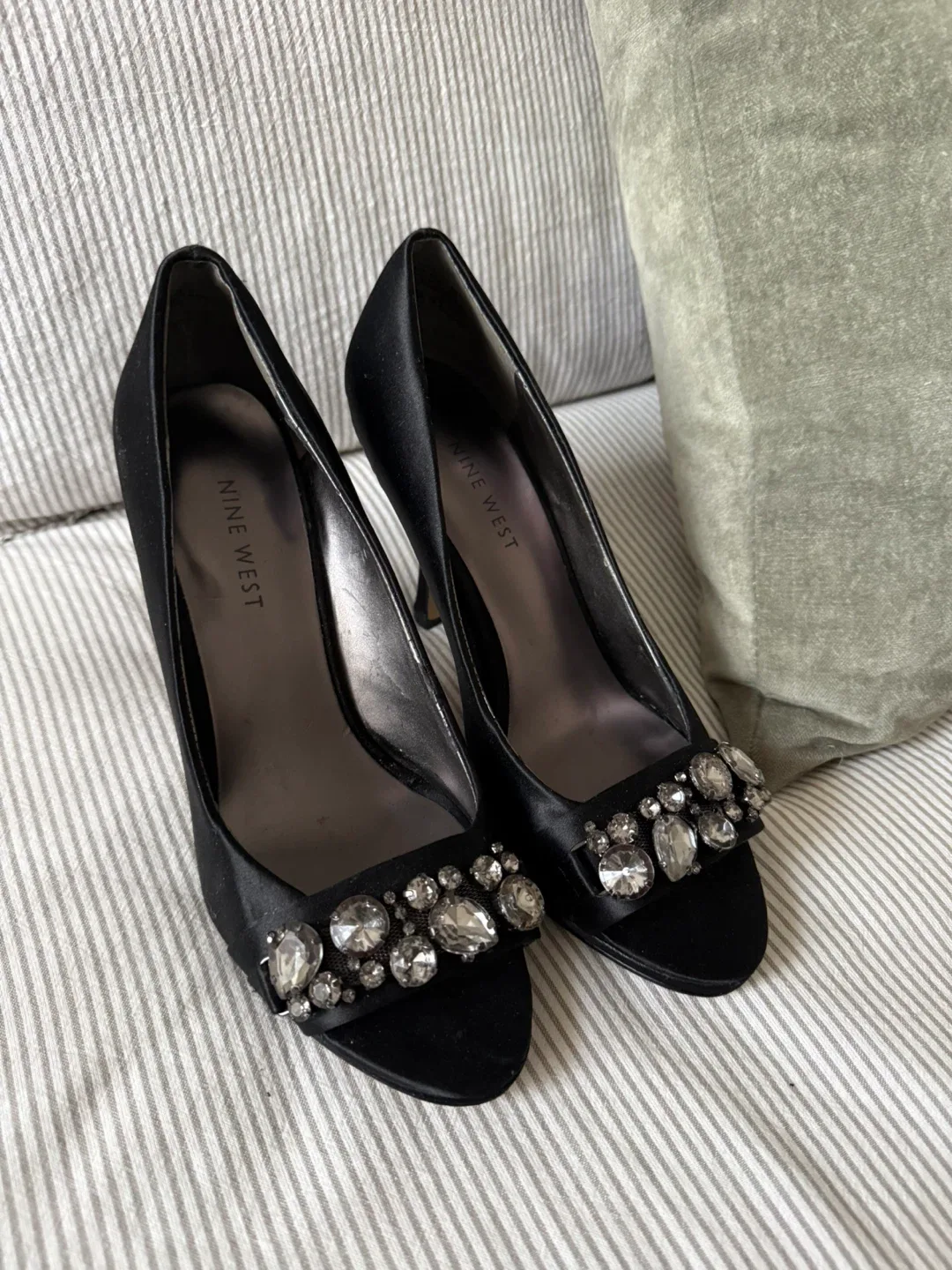 Nine West Jewelled Heels Size 6M image indicator(2)