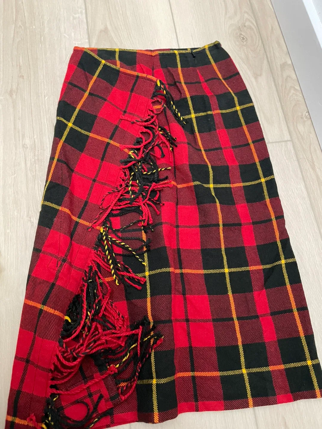 Uniqlo JW Anderson Plaid Fringe Skirt -XS -last offer image indicator(2)