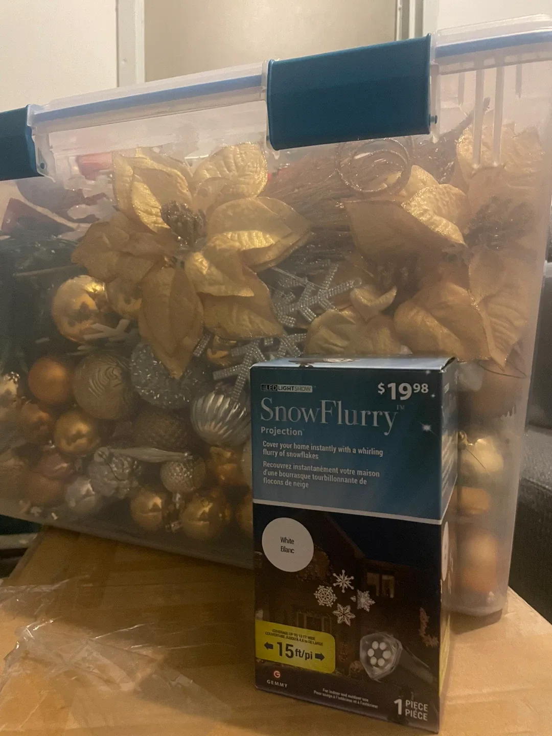 GE Pre-lit Just Cut Colorado Spruce Tree - 7.5 ft image indicator(6)