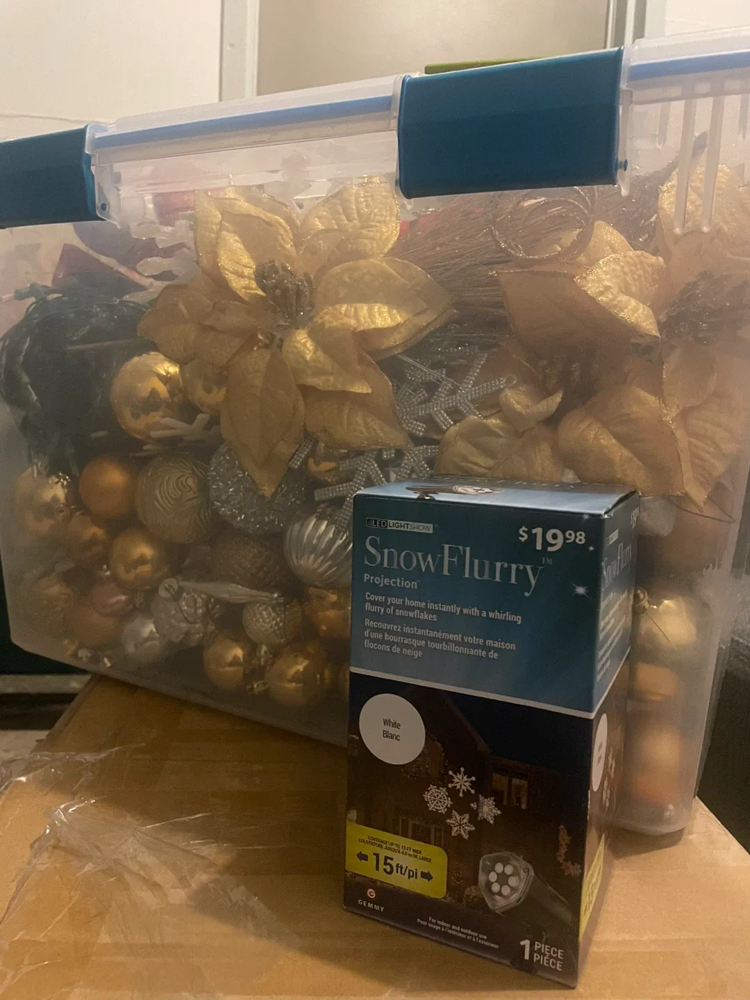 GE Pre-lit Just Cut Colorado Spruce Tree - 7.5 ft image indicator(5)