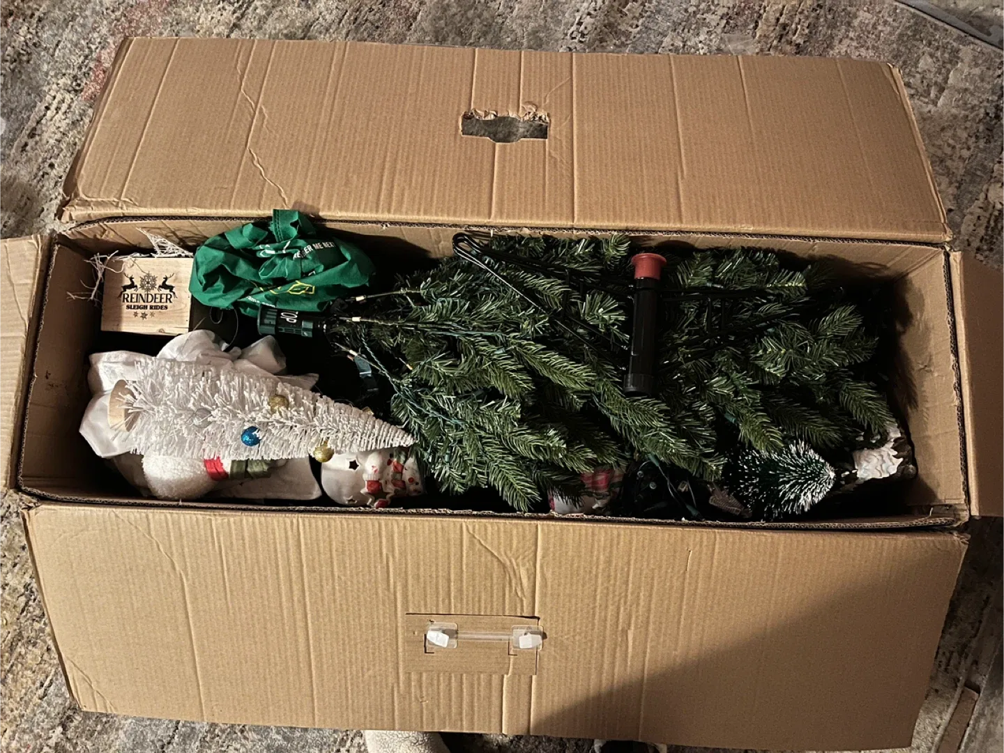 GE Pre-lit Just Cut Colorado Spruce Tree - 7.5 ft image indicator(3)