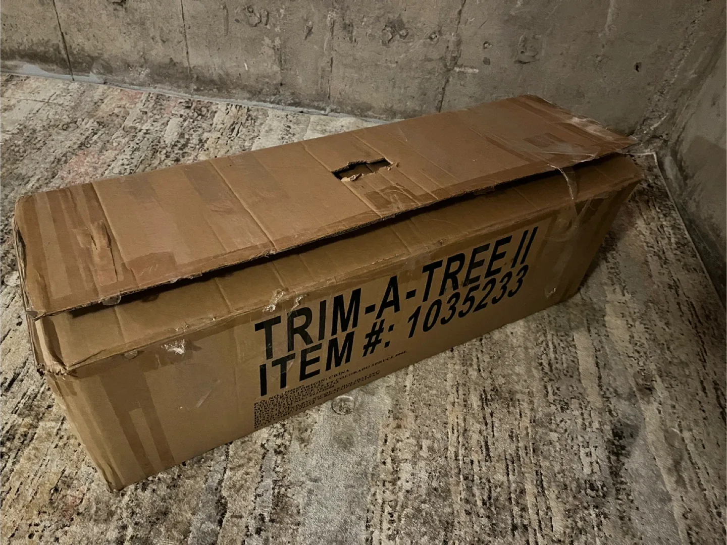 GE Pre-lit Just Cut Colorado Spruce Tree - 7.5 ft image indicator(2)