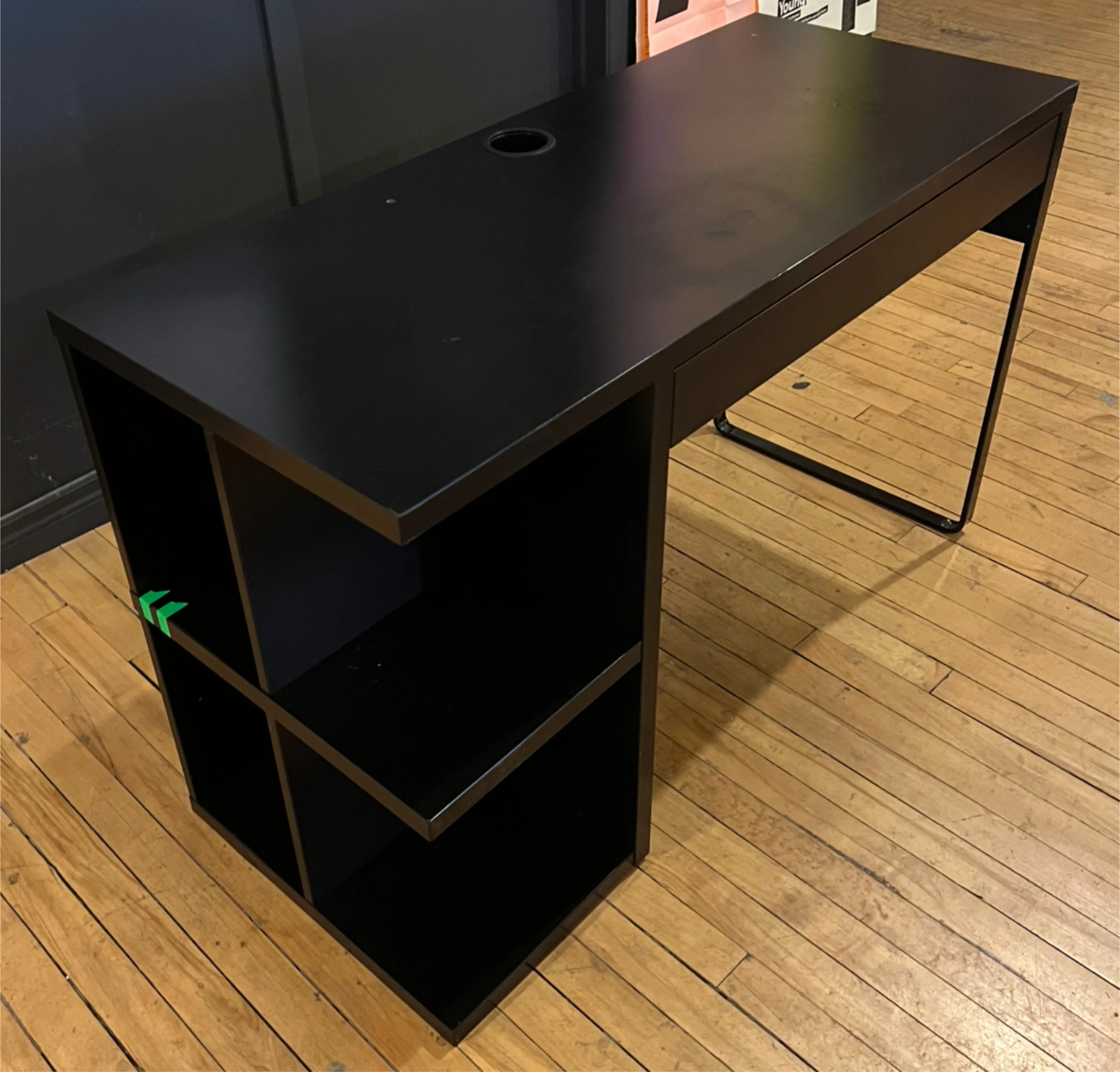 IKEA Micke desk with shelves image indicator(3)