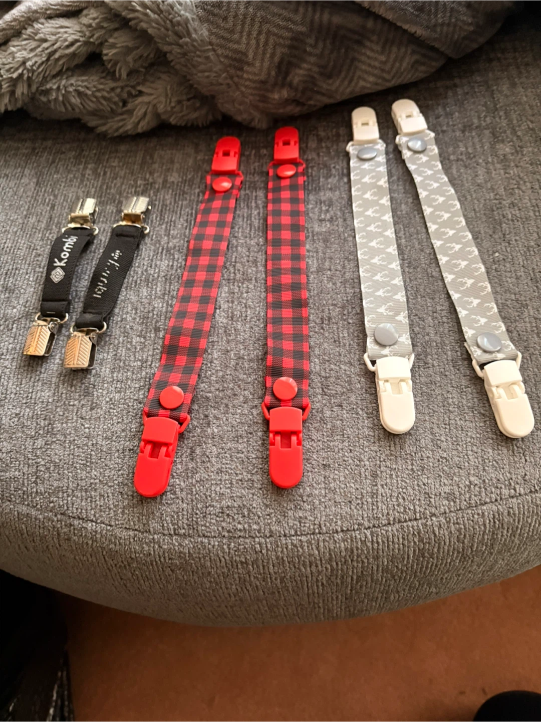 Kids mitten clips