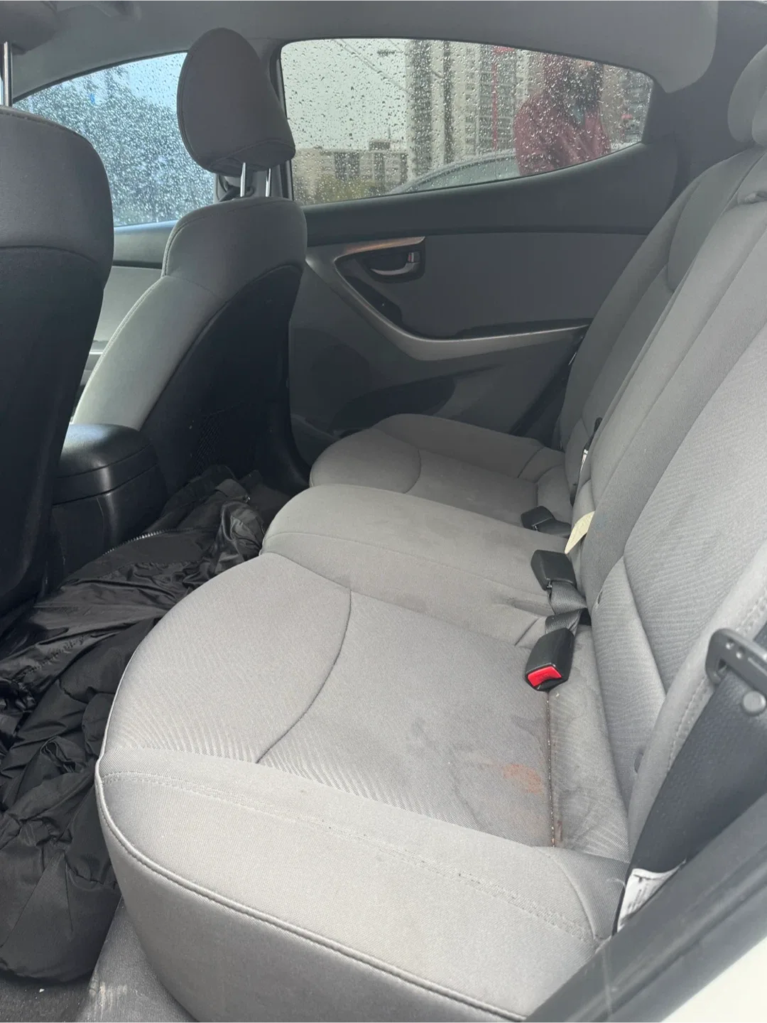 White Hyundai Elantra image indicator(5)