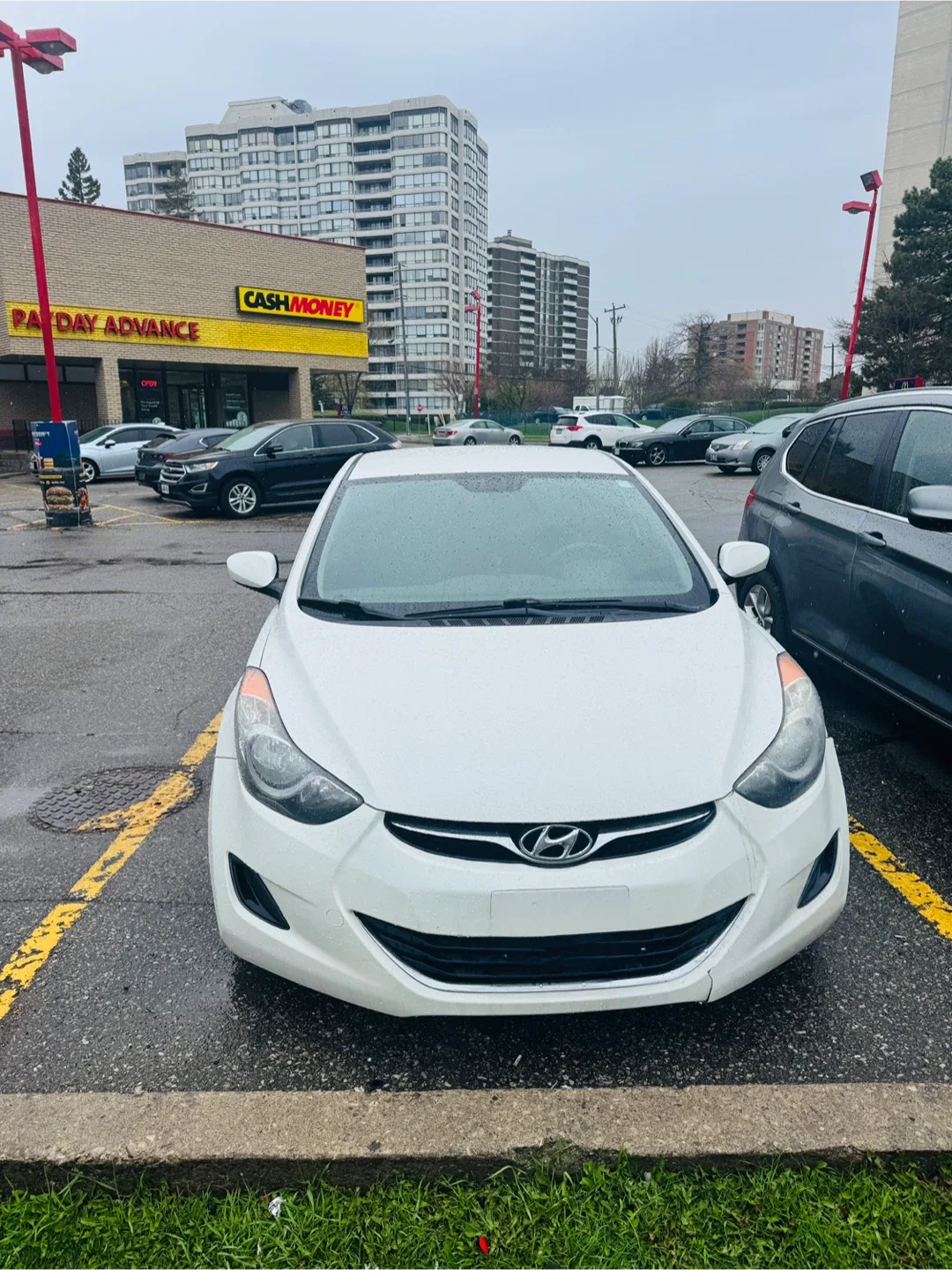 White Hyundai Elantra image indicator(3)