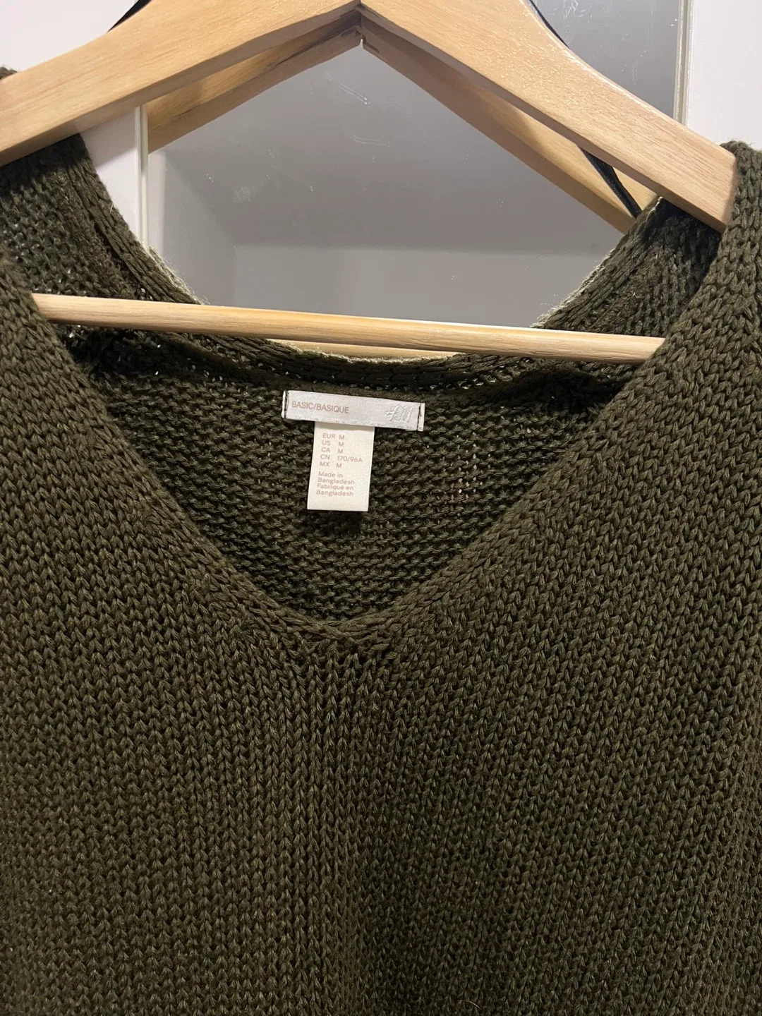 H&M Olive Green Sweater image indicator(4)