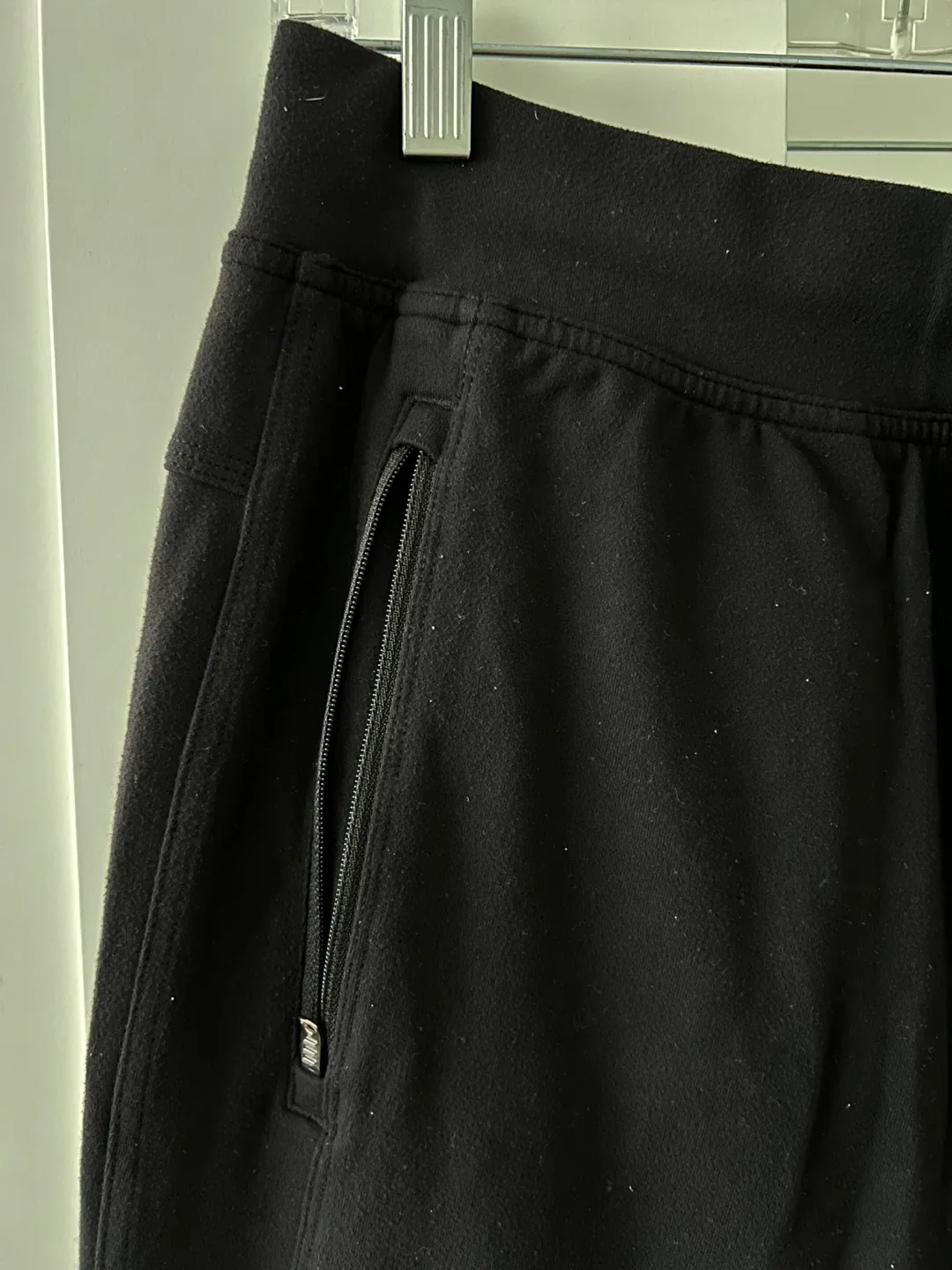 Lululemon Black Cropped Pants image indicator(4)