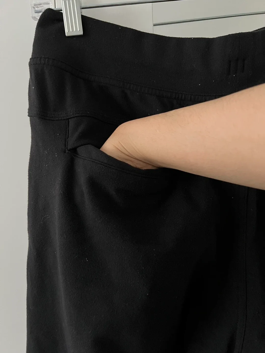 Lululemon Black Cropped Pants image indicator(6)