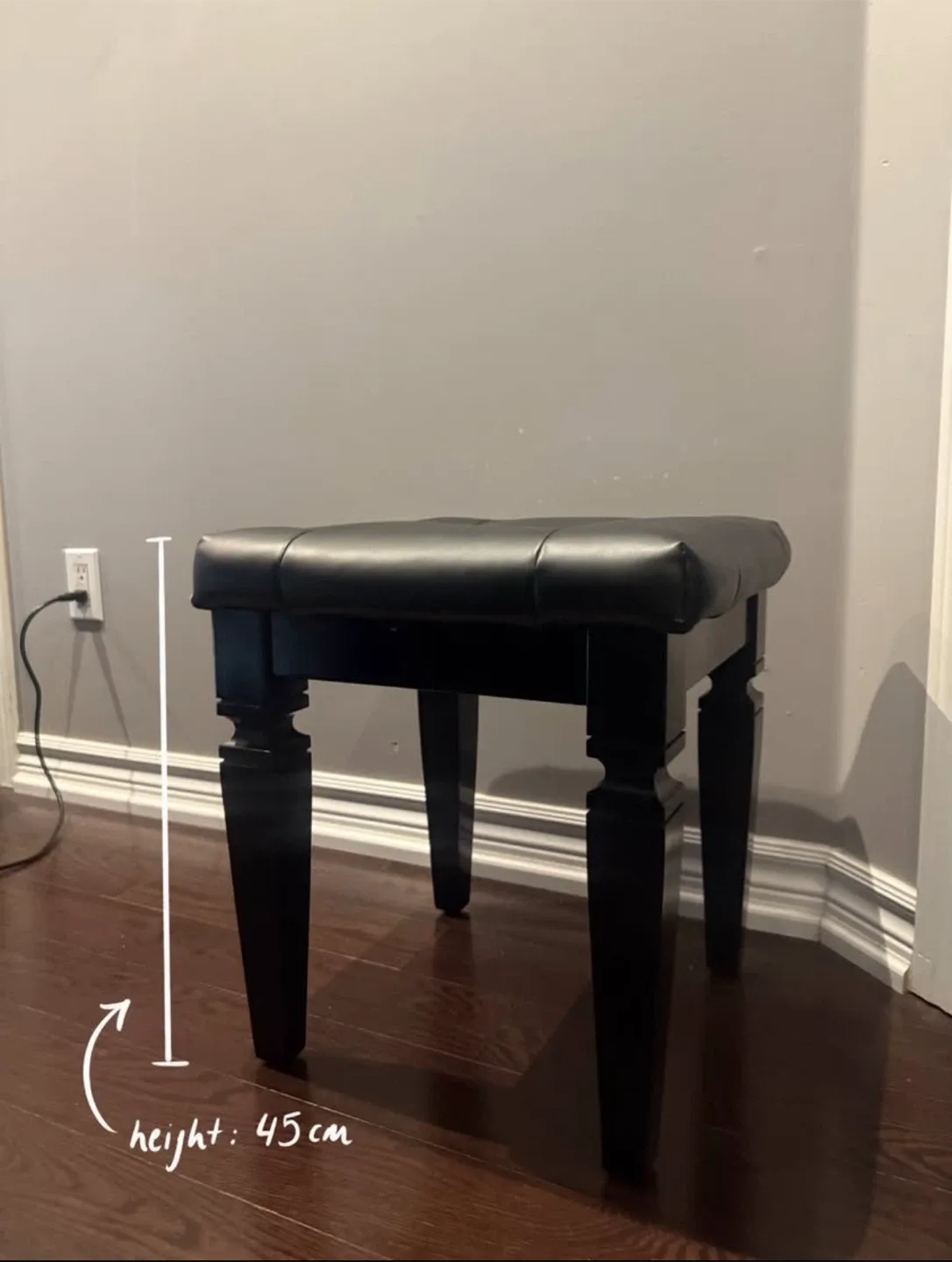 Elegant 3-Piece Black Bedroom Set (Gently Used) image indicator(3)