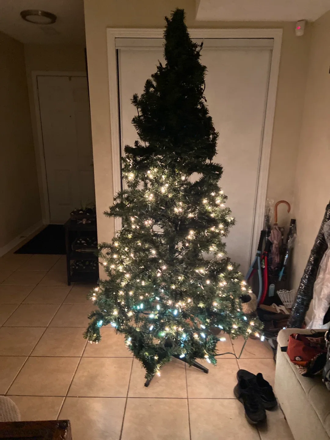 Pre-lit Artificial Christmas Tree and more image indicator(4)