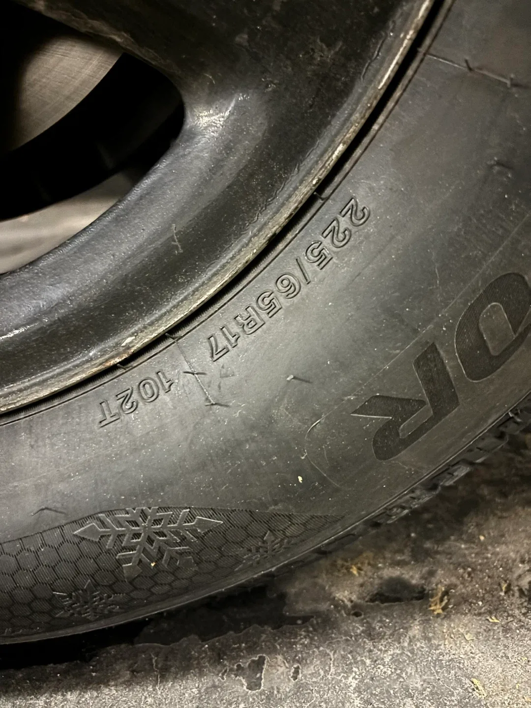 Set of 4 Winter Tires 225/65R17 image indicator(3)