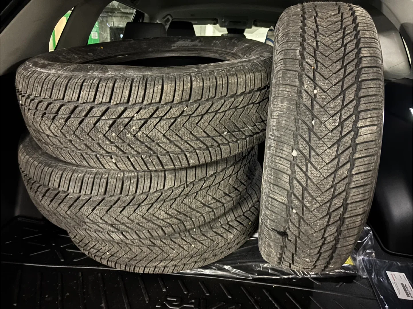 Set of 4 Winter Tires 225/65R17 image indicator(2)