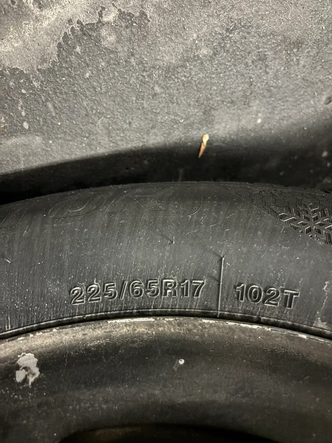 Set of 4 Winter Tires 225/65R17 image indicator(4)