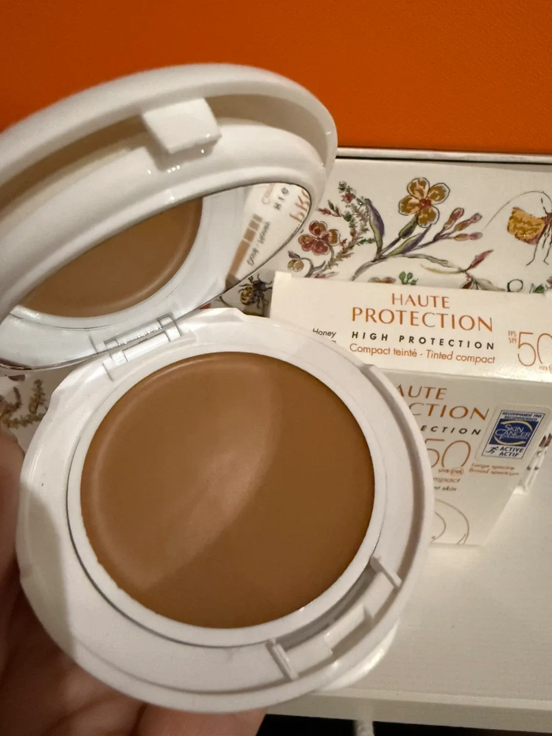 Avene Haute Protection Tinted Compact SPF 50 image indicator(2)