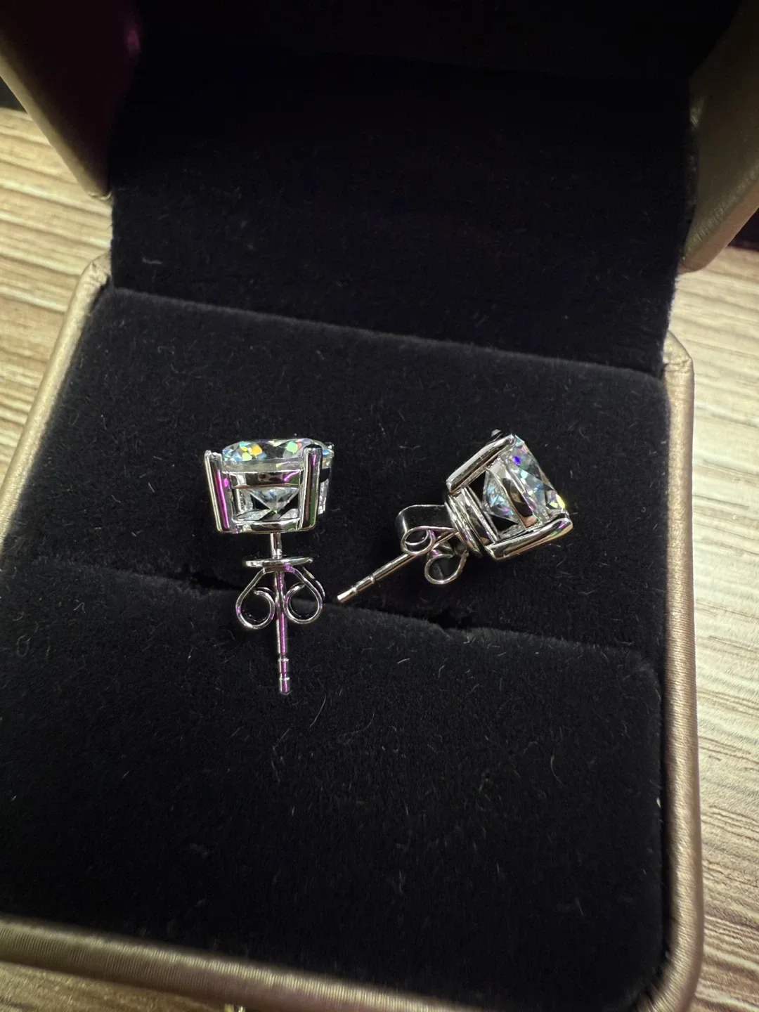 Silver Moissanite Stud Earrings image indicator(2)