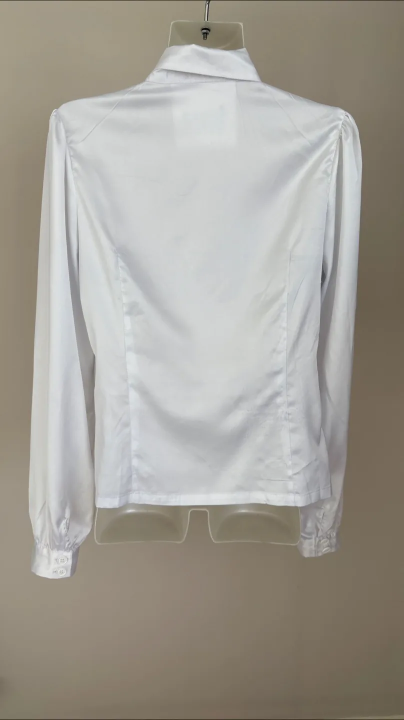 White Ruffle Dracula 🧛🏽‍♀️ Style Blouse - M image indicator(5)