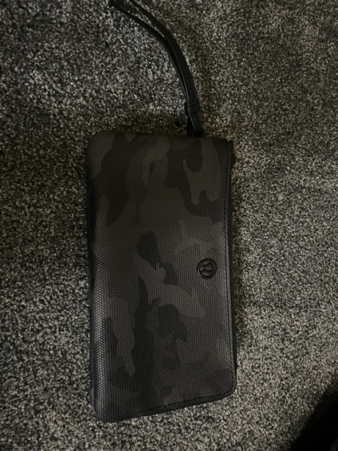 Lululemon Camo Festival wallet image indicator(4)
