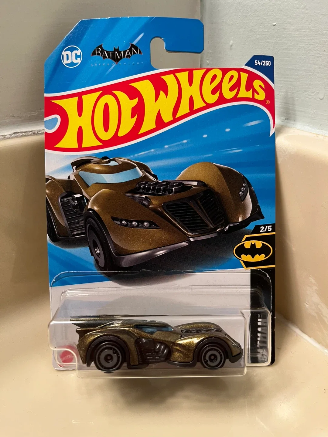 Hot Wheels Batman Arkham Asylum Batmobile 54/250
