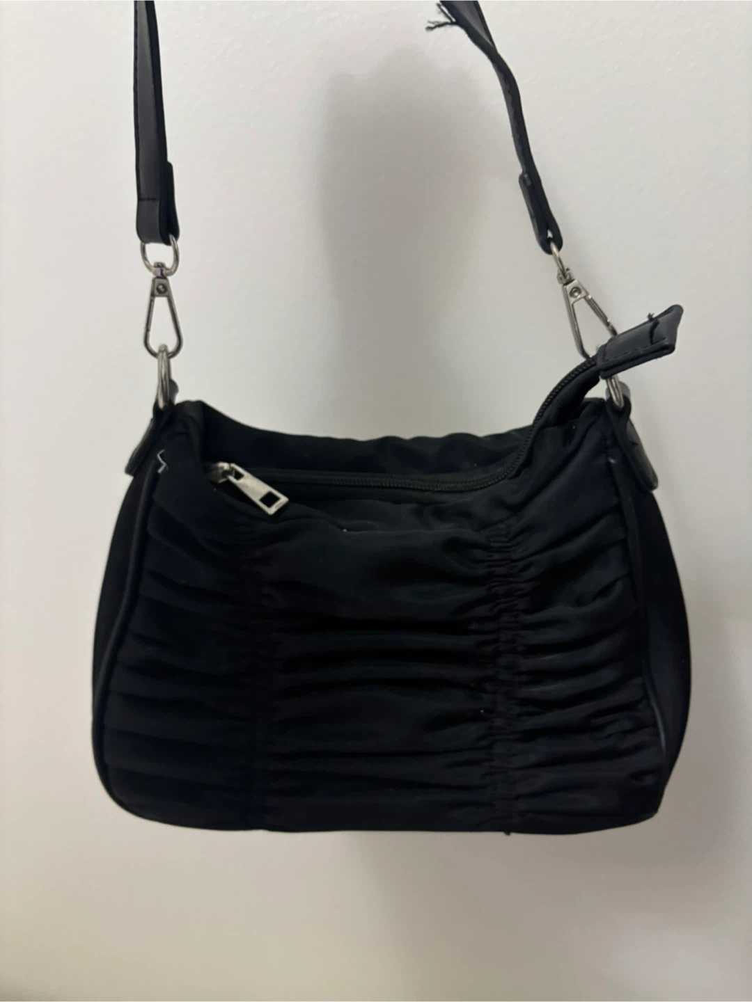 Winnie the Pooh Shoulder Bag and black bag - photo 5