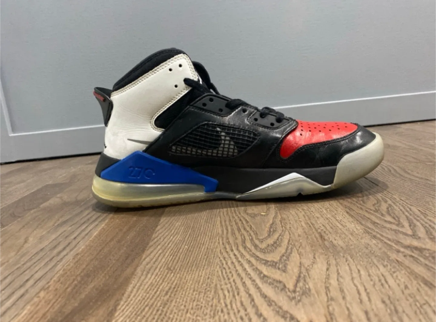 Air Jordan Mars 270 top 3 High-Top Sneakers image indicator(3)