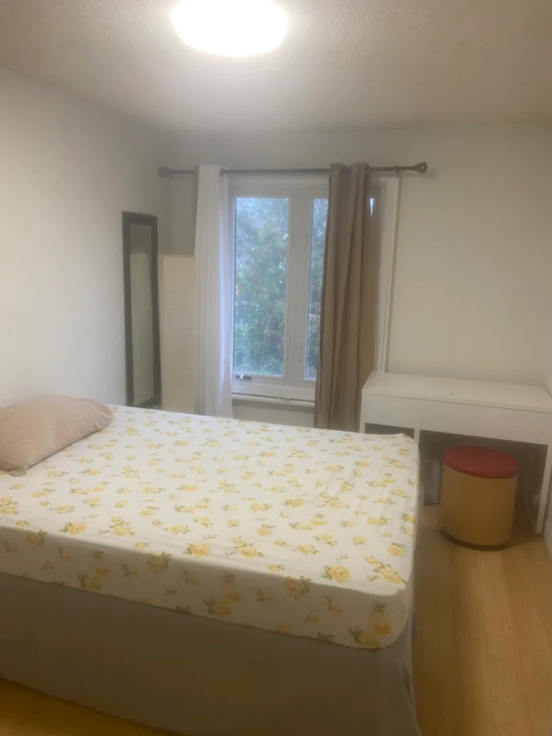 Room for rent / steels and Bathurst image indicator(3)