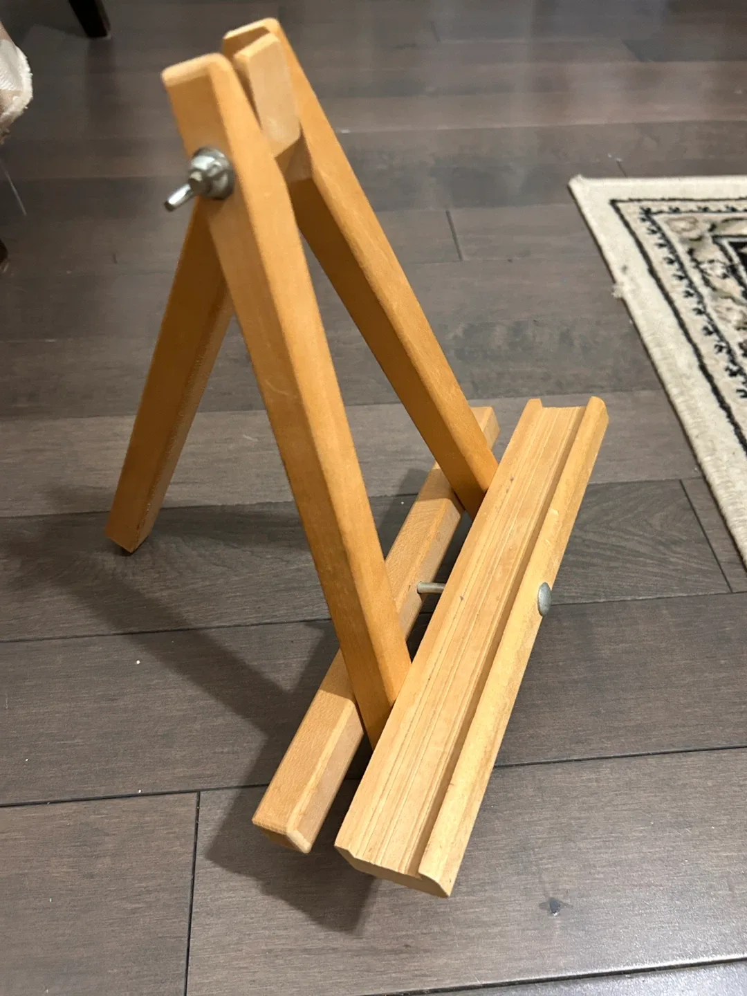 Wooden Tabletop Easel image indicator(2)