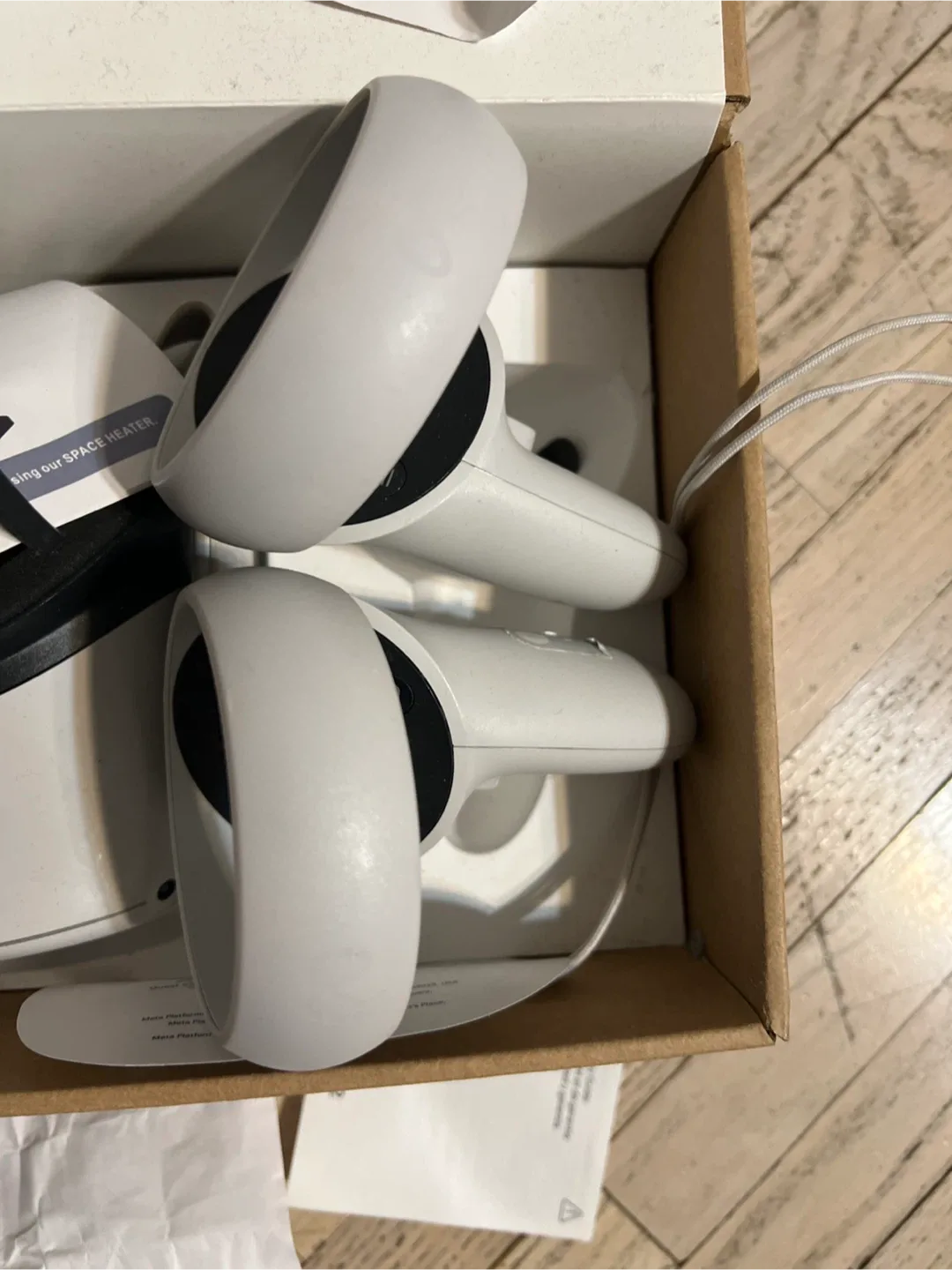 Meta Quest 2 VR Headset - Like New! image indicator(2)