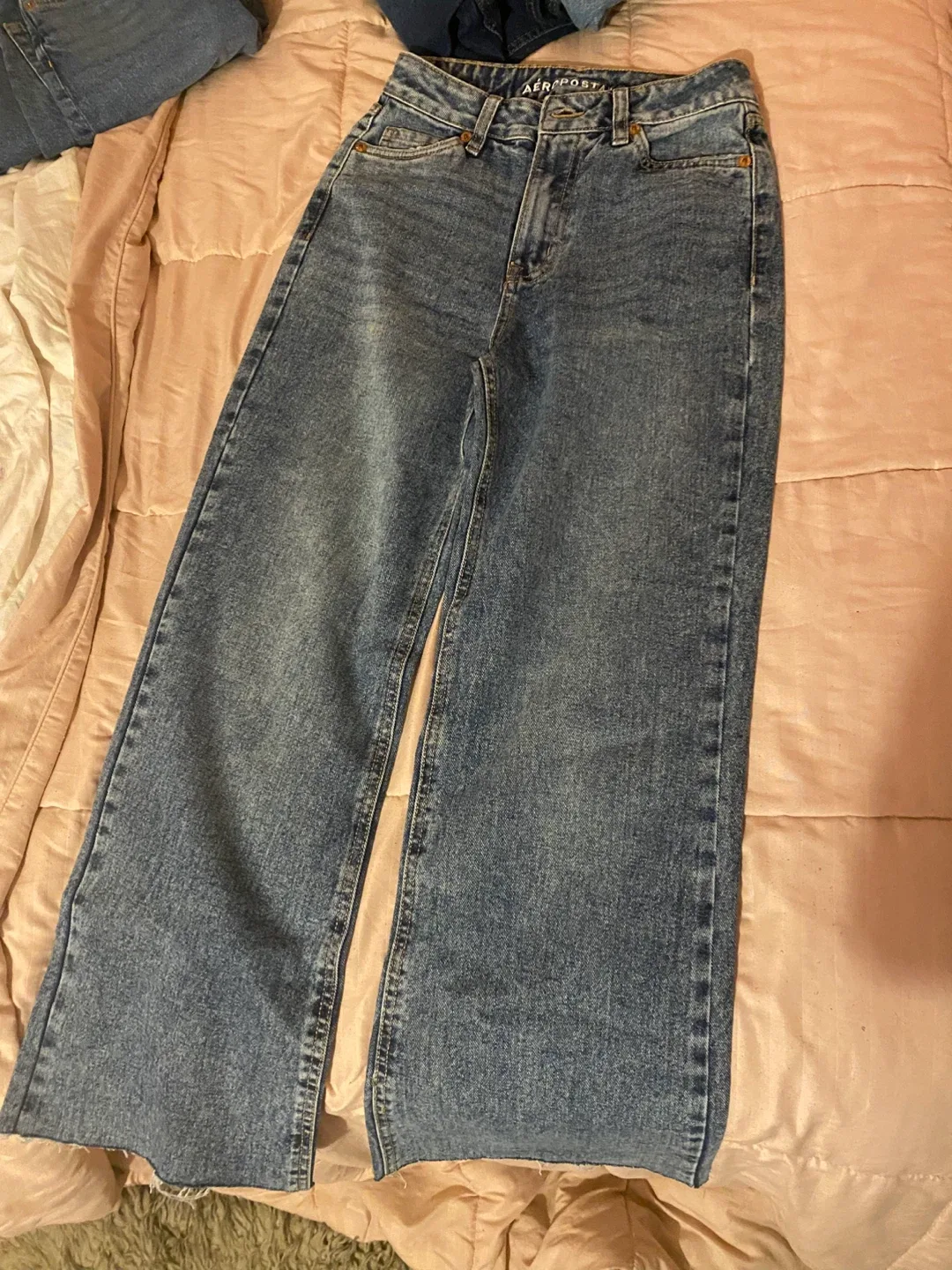 Baggy blue jeans image indicator(2)