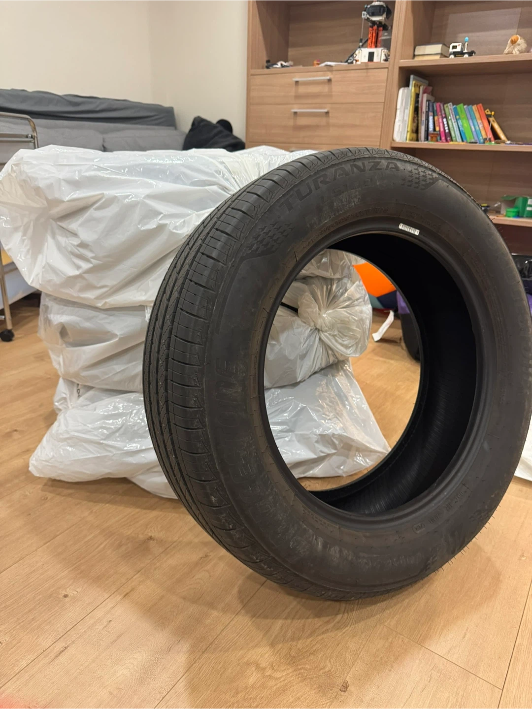 Bridgestone Turanza LS100 Tire - P235/60R18