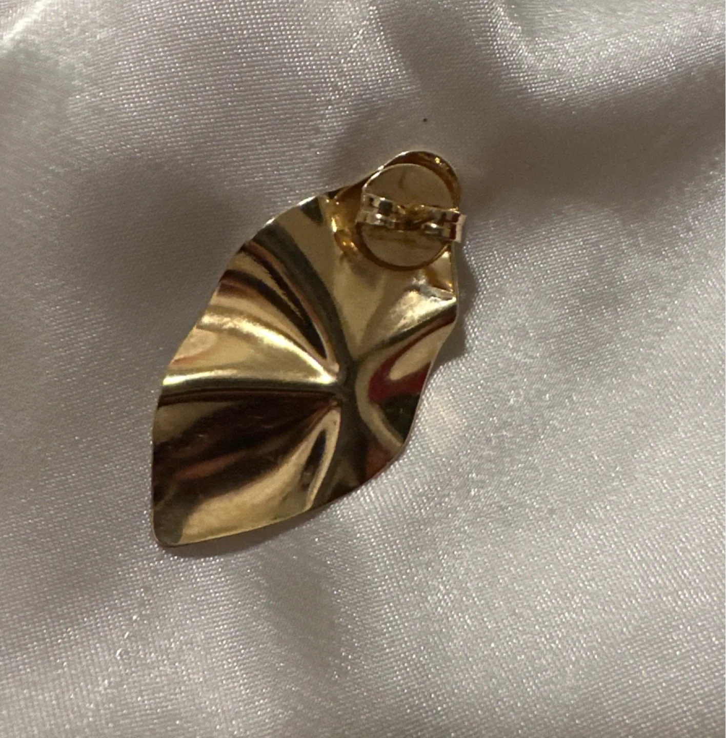 Gold Leaf Earrings image indicator(2)