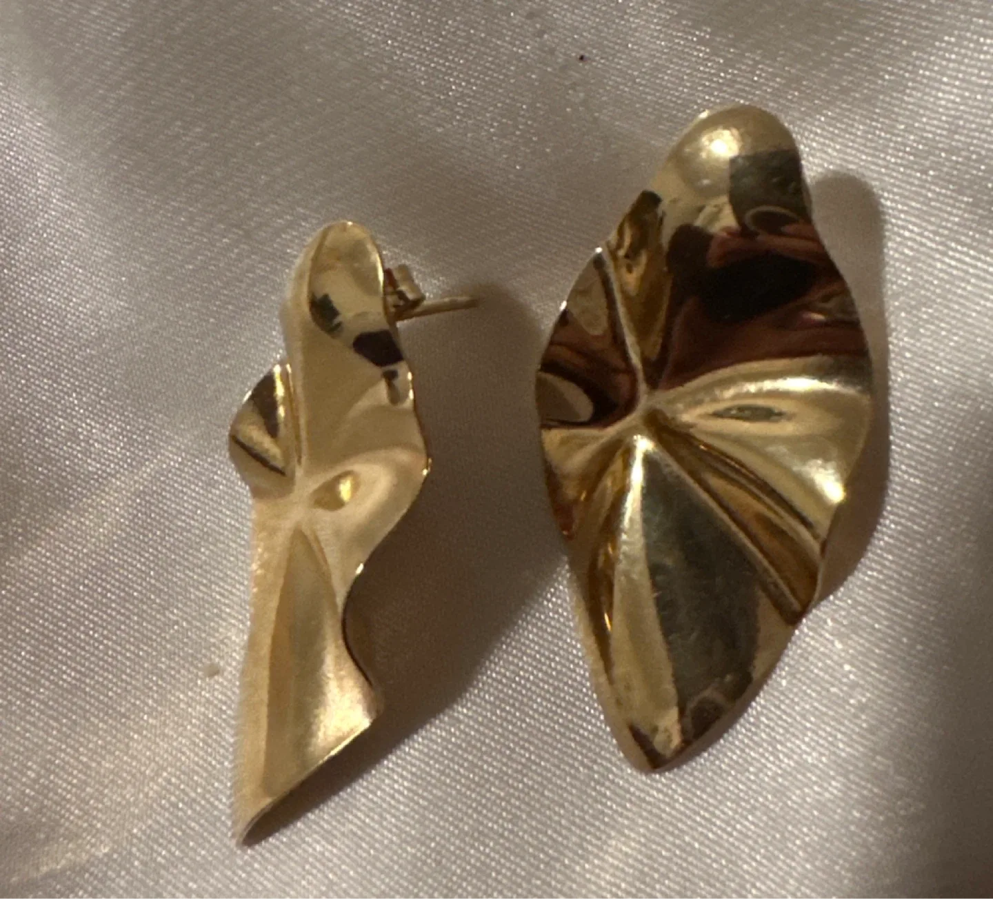 Gold Leaf Earrings image indicator(3)