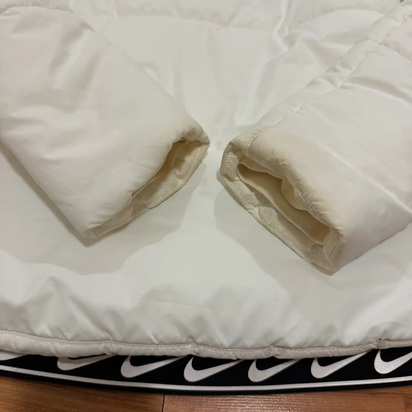 Nike White Puffer Jacket image indicator(5)