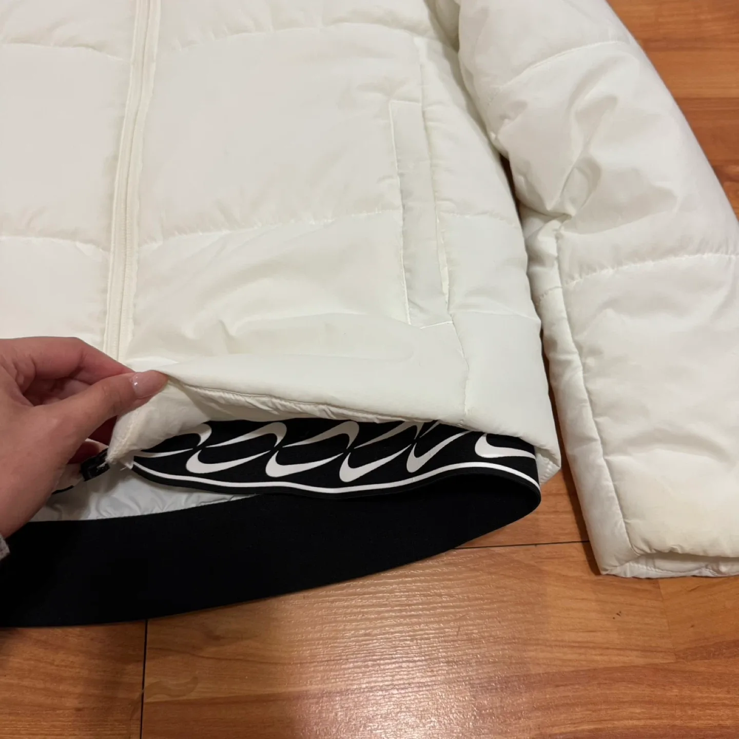 Nike White Puffer Jacket image indicator(4)