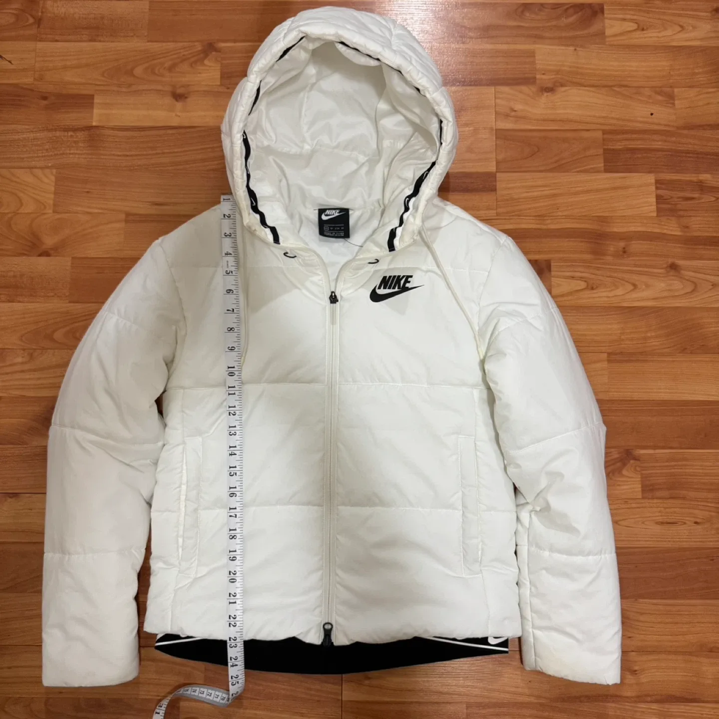Nike White Puffer Jacket image indicator(2)
