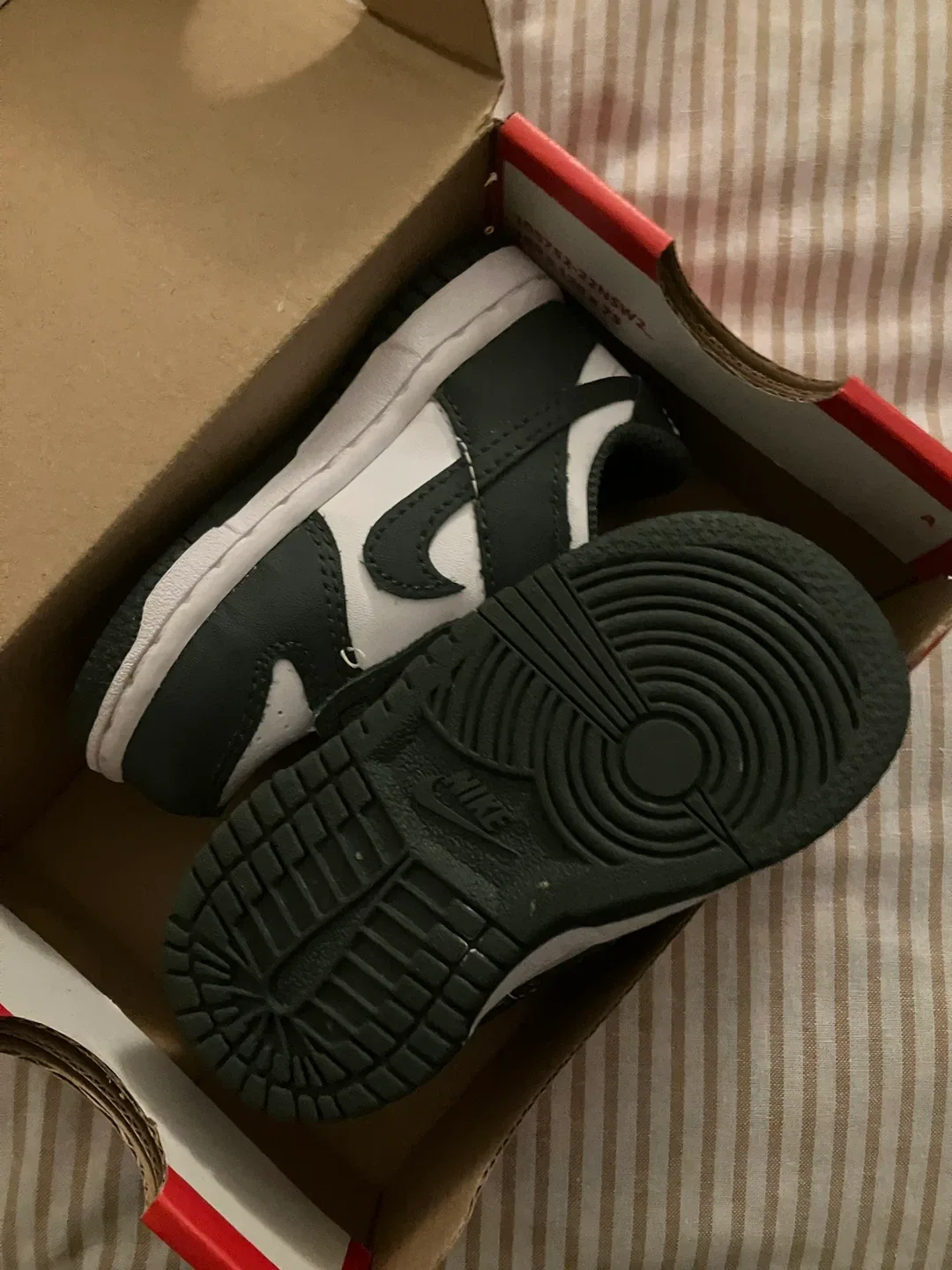 Nike Dunk Low (TDE) Size 5C - White/Green image indicator(3)