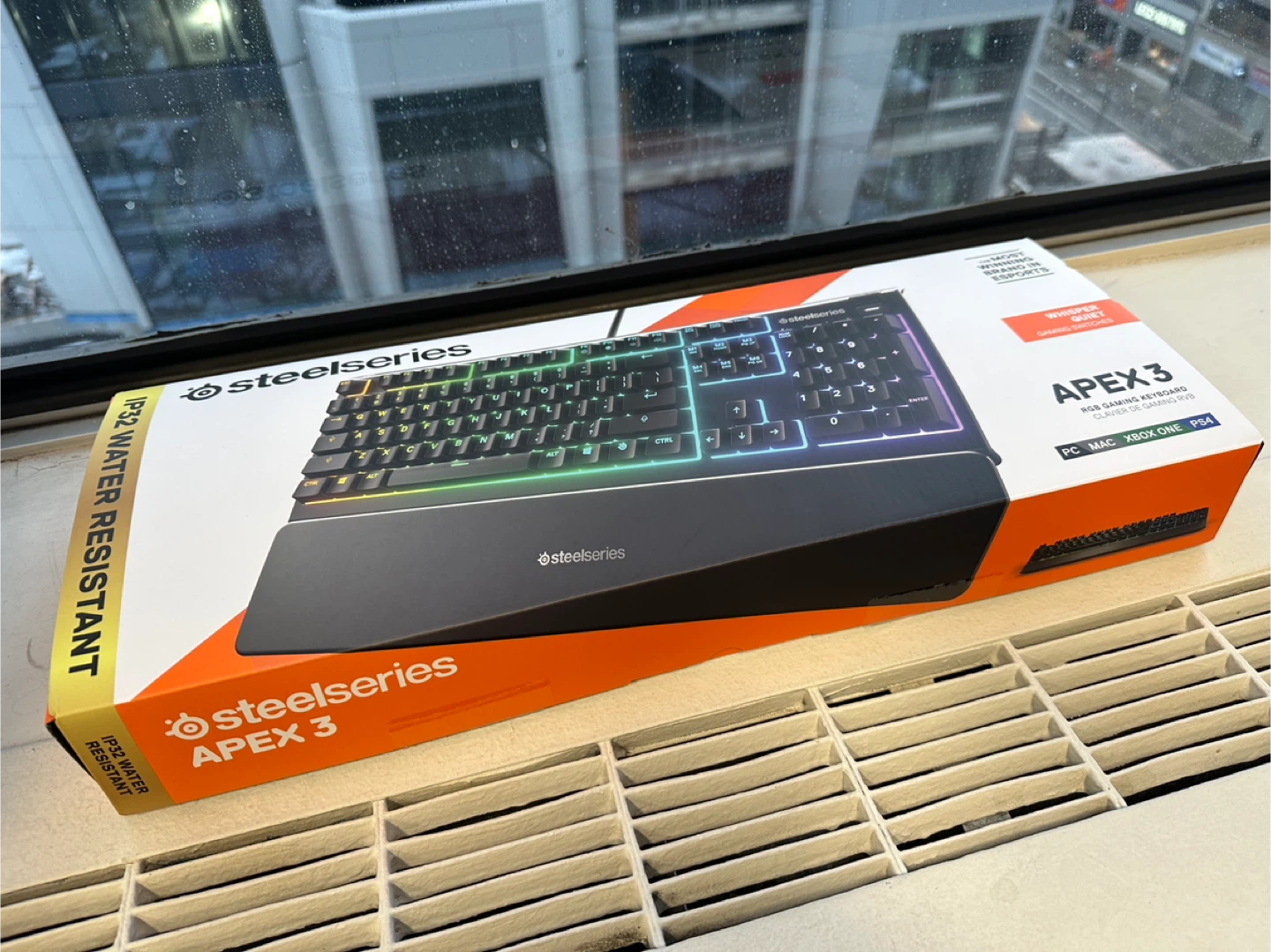 SteelSeries Apex 3 RGB Gaming Keyboard - Like New! - photo 3