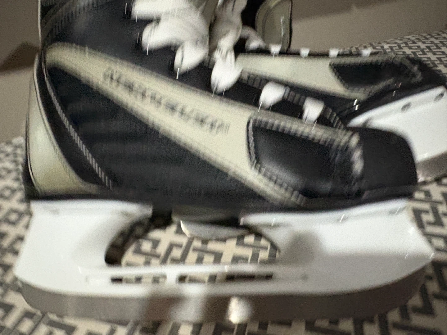 Hespeler Rogue Junior Size 3 Hockey Skates - photo 2