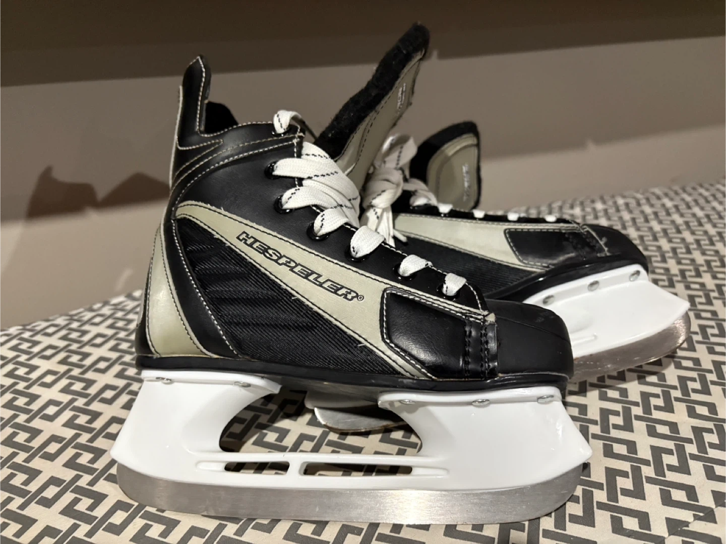 Hespeler Rogue Junior Size 3 Hockey Skates