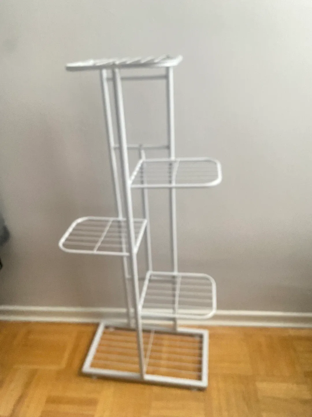 White Metal Plant Stand image indicator(3)