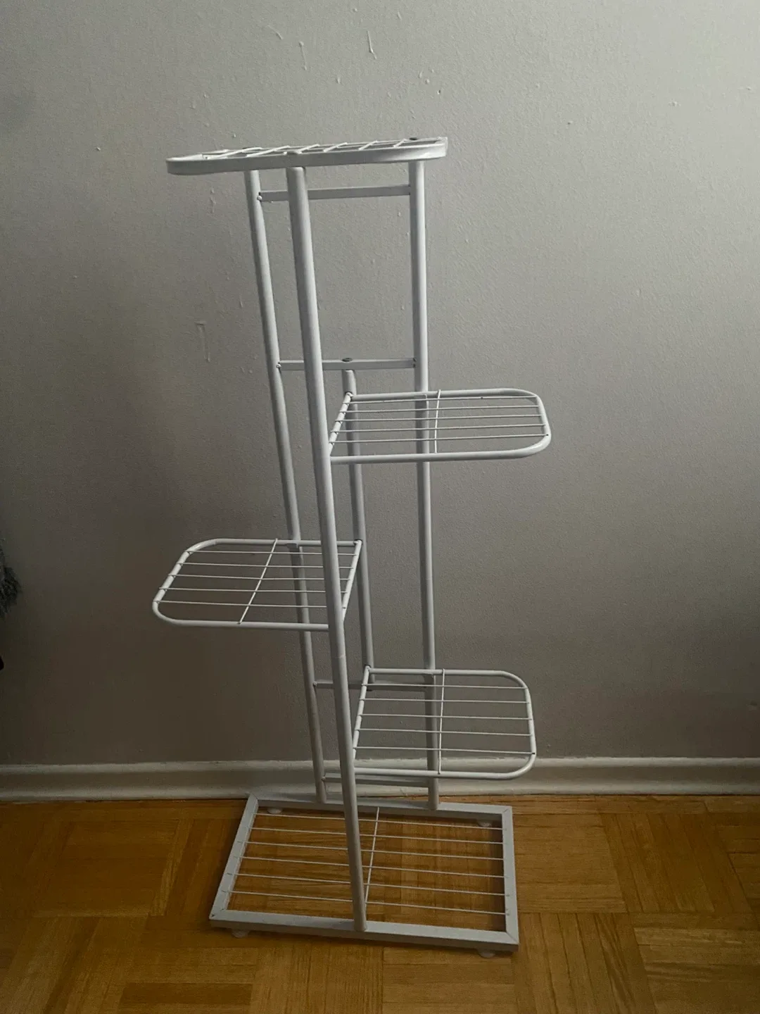 White Metal Plant Stand image indicator(2)