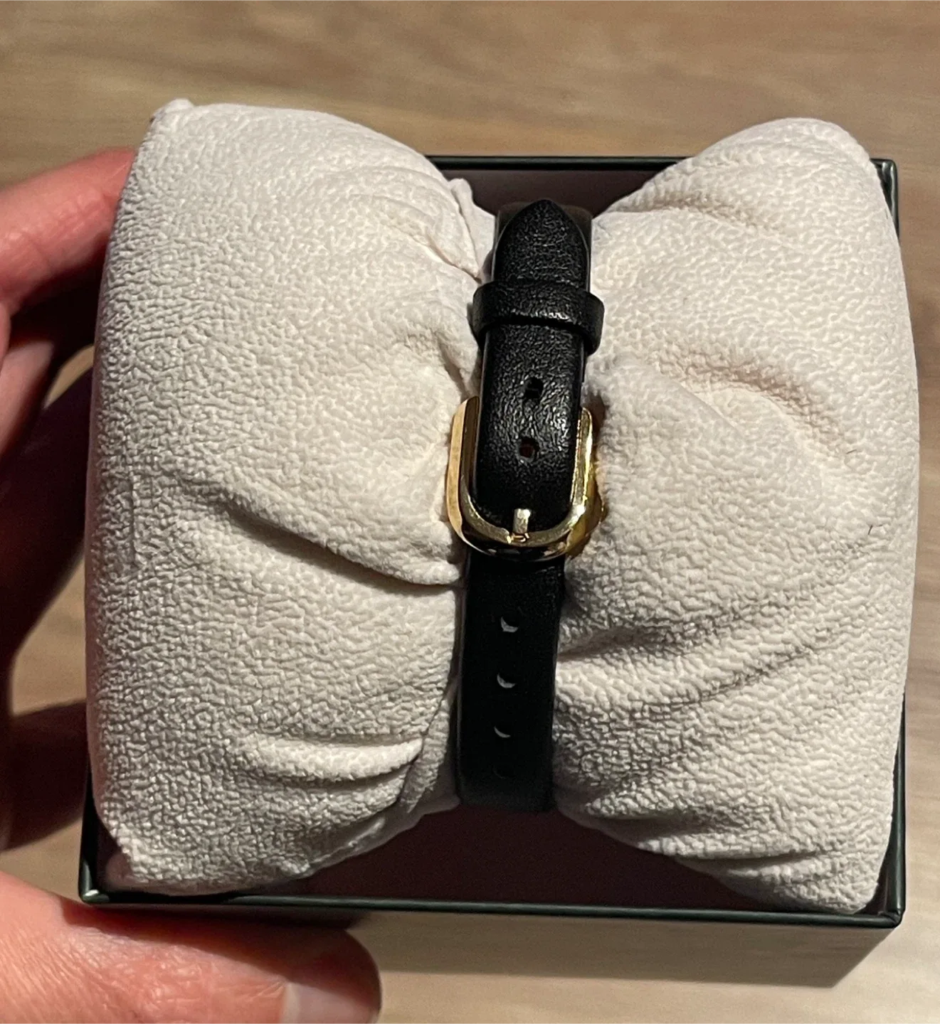 Kate Spade Holland Rose Bush Black Leather Strap Watch image indicator(8)