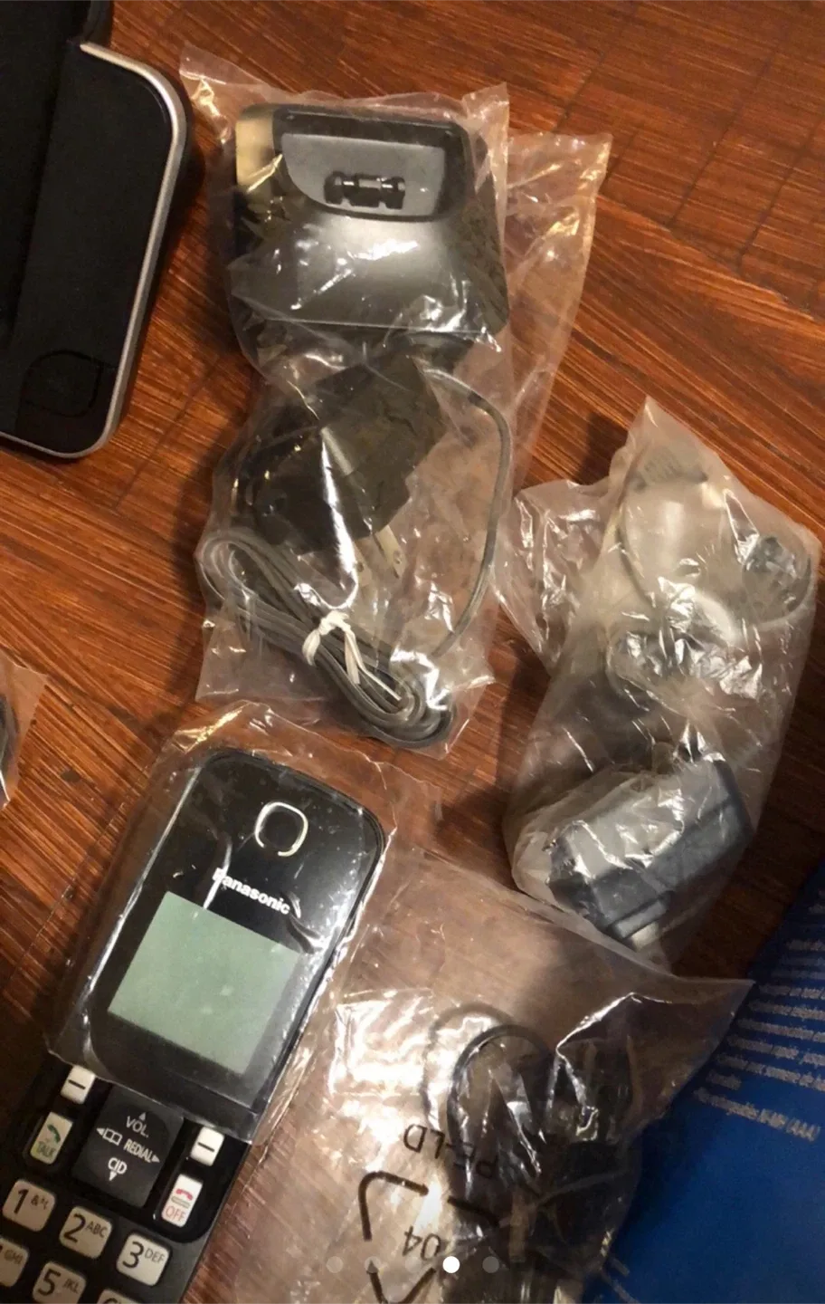 Panasonic KX-TGC382C Cordless Phone - Like New! image indicator(4)