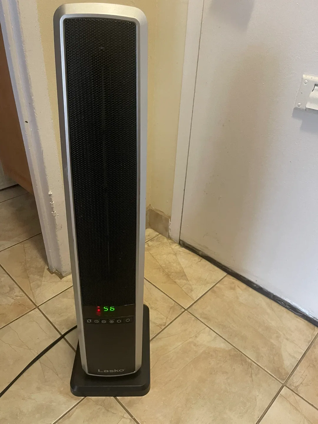 Lasko Space-Saving Digital Ceramic Tower Heater image indicator(5)